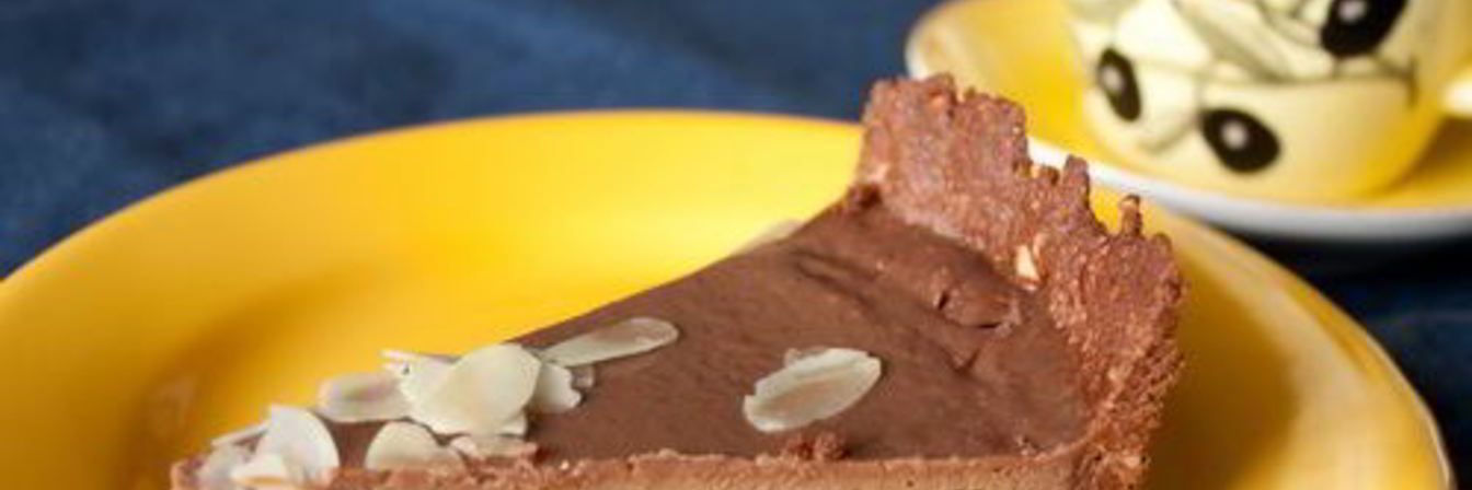 Тарт с миндалем и молочным шоколадом