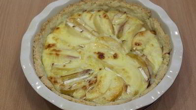 тарт с персиками и сыром бри