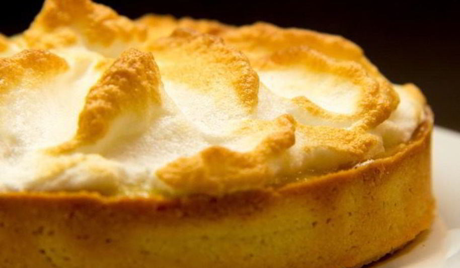 Рецепт тарта с ванильной грушей и заварным кремом под шапочкой из мереги