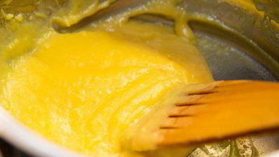 тарт с ванильной грушей и заварным кремом под шапочкой из мереги