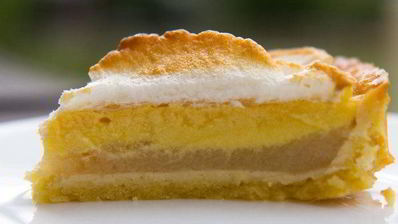 тарт с ванильной грушей и заварным кремом под шапочкой из мереги