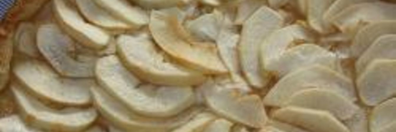 Тарт с яблоками и айвой