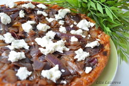 Тарт-татен с луковым ассорти