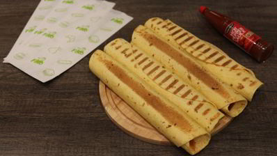 тортилья с сыром и сосиской