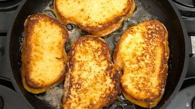 французские тосты с ягодами и медом