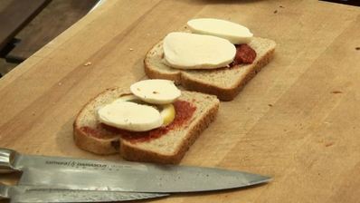 копче ные караси с томатными тостами