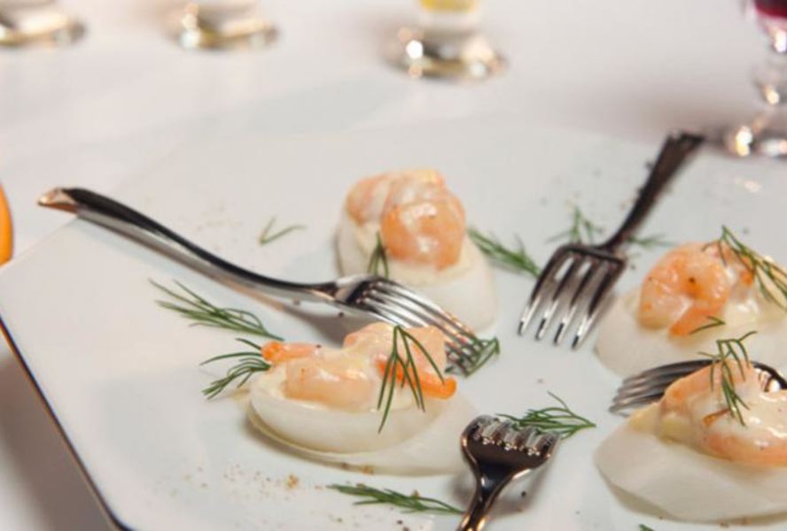 Луковые тосты с креветками