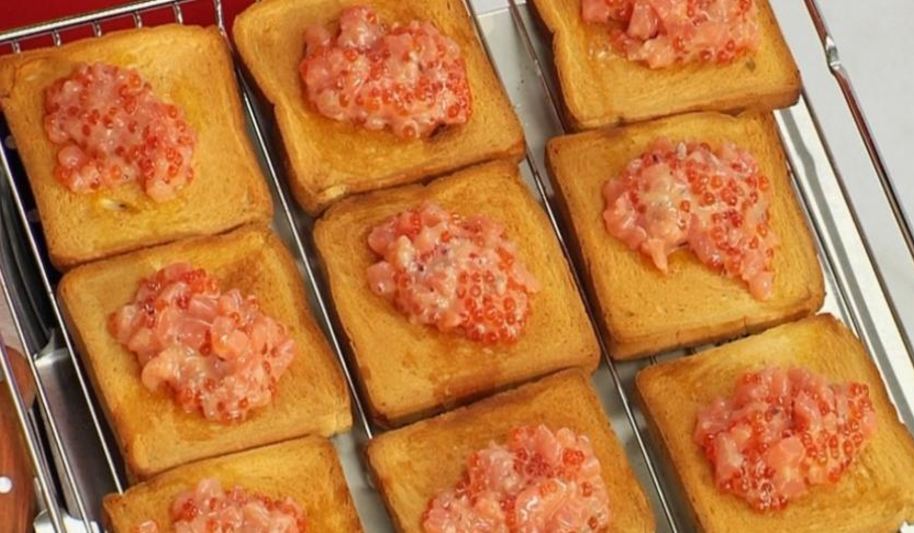 Рецепт тоста с семгой и красной икрой