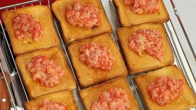 тост с семгой и красной икрой
