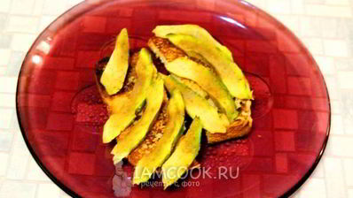 тосты с авокадо и яйцом пашот