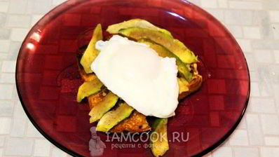 тосты с авокадо и яйцом пашот