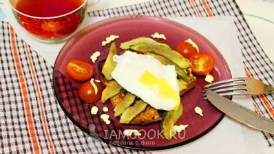 тосты с авокадо и яйцом пашот