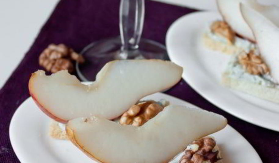 Рецепт тостов с грушами и голубым сыром