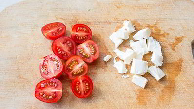 тосты с гуакамоле и помидорами