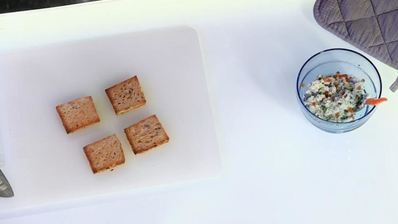 тосты с икрой и сливочным сыром