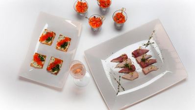 тосты с икрой и сливочным сыром