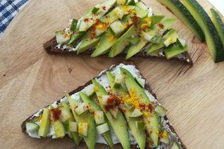 Тосты с каймаком и авокадо