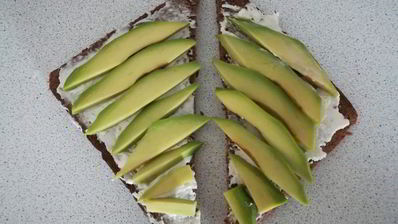 тосты с каймаком и авокадо