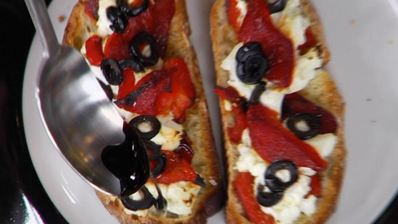 тосты с козьим сыром