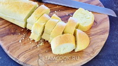 тосты с оливковой пастой и сыром фета