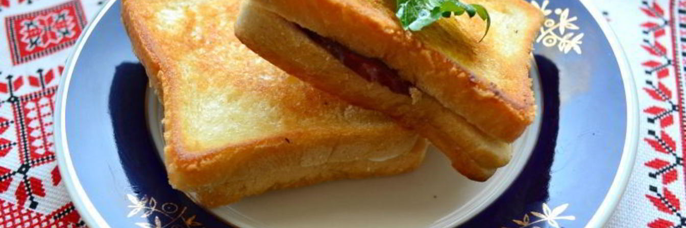 Тосты с плавленным сыром и копченой колбасой