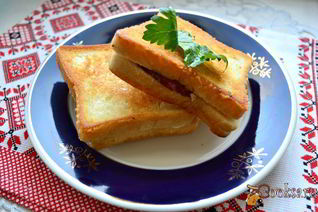 Тосты с плавленным сыром и копченой колбасой