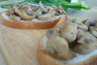 Тосты с шампиньонами