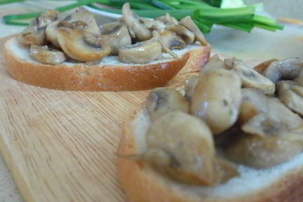 Тосты с шампиньонами