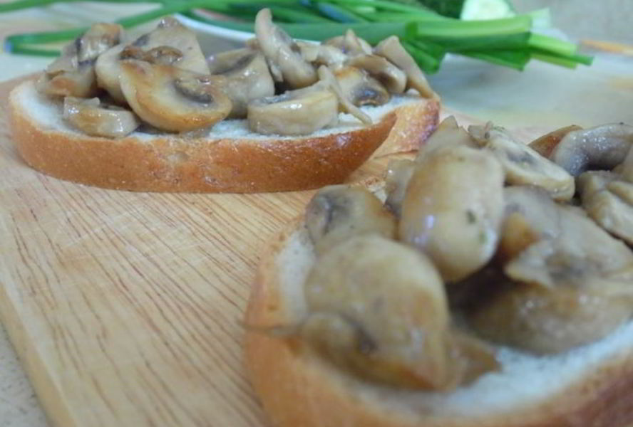 Тосты с шампиньонами