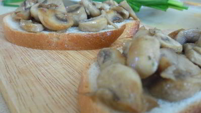 тосты с шампиньонами