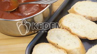 тосты с томатным соусом и сыром