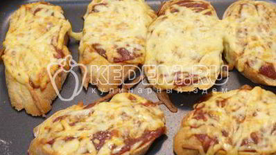 тосты с томатным соусом и сыром