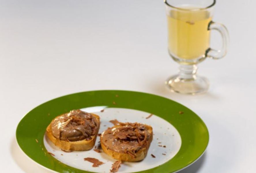 Тосты с творогом и шоколадной пастой