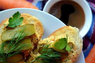 Тосты с творожно-овощной пастой