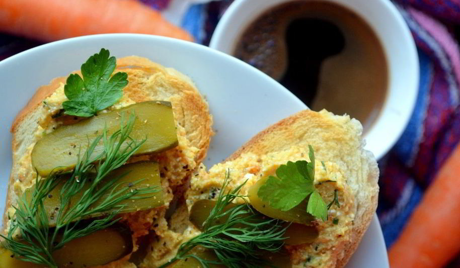 Рецепт тостов с творожно-овощной пастой