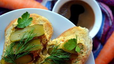 тосты с творожно-овощной пастой