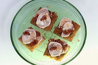 Запеченные тосты с козьим сыром