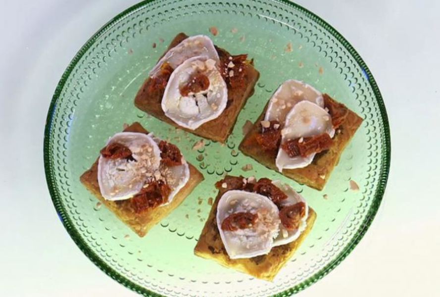 Запеченные тосты с козьим сыром