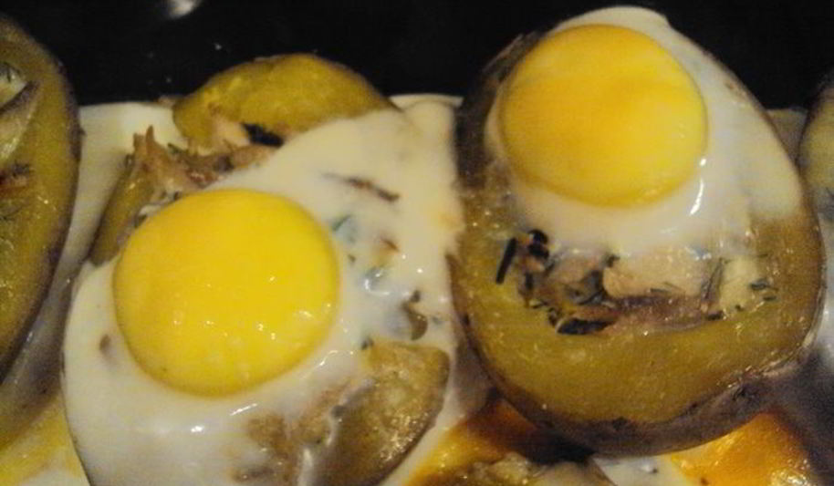 Рецепт фаршированного картофеля с глазуньей