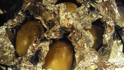 фаршированный картофель с глазуньей