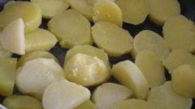 картофель с шампиньонами и яичницей-глазуньей