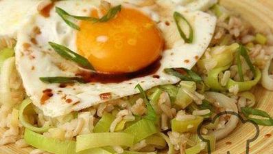 классическая яичница на завтрак