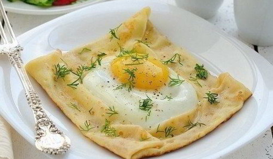 Рецепт оригинальной яичницы в блине