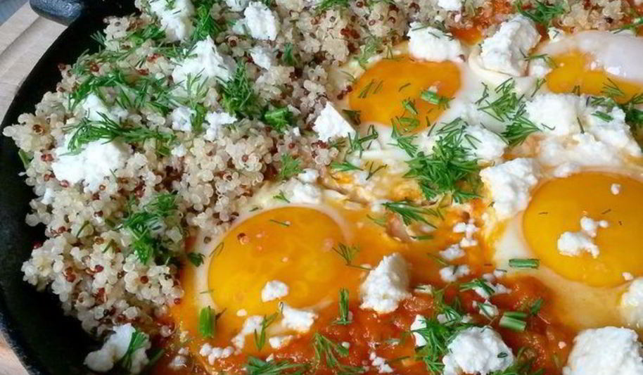 Рецепт шакшуки с киноа и брынзой