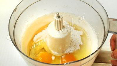 торт яичница с персиками и шоколадом