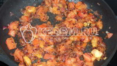 яичница глазунья с помидорами и халапеньо