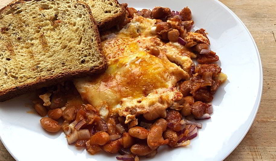 Рецепт яичницы с фасолью