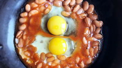 яичница с фасолью