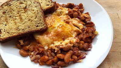 яичница с фасолью