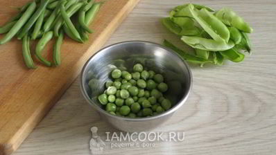 яичница с горошком и стручковой фасолью